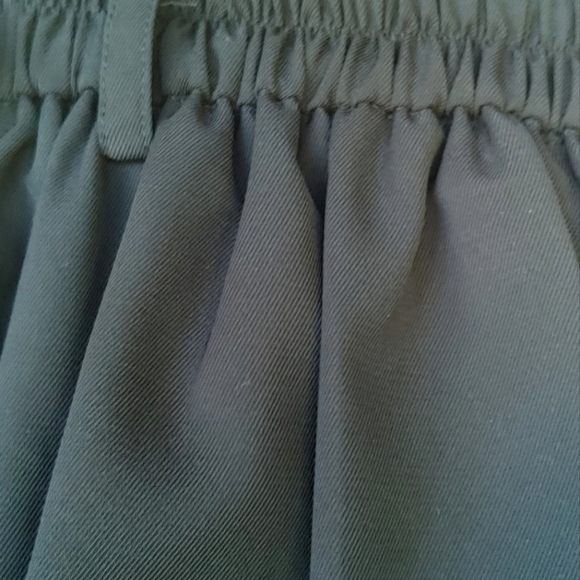 Button Down Midi Skirt with Pockets - Picture 6 of 7